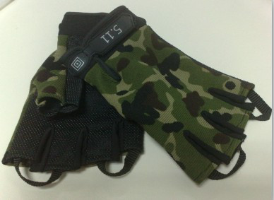 Quality Airsoft Paintball Military Combat Gloves , Half Finger Workout Gloves Breathable for sale
