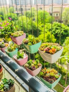 Unobstructed View Balcony Grilles with 100kg Capacity Balcony Invisible Grille