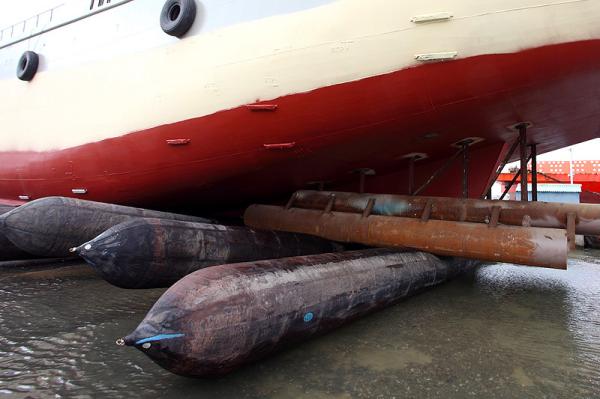 Quality Safety Ship Launching Black Rubber Inflatable Marine Airbags 3-24m for sale