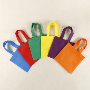 China Small colorful shopping bag, Eco-friendly non-woven value priced package bag, reusable fold able gift bag on sale