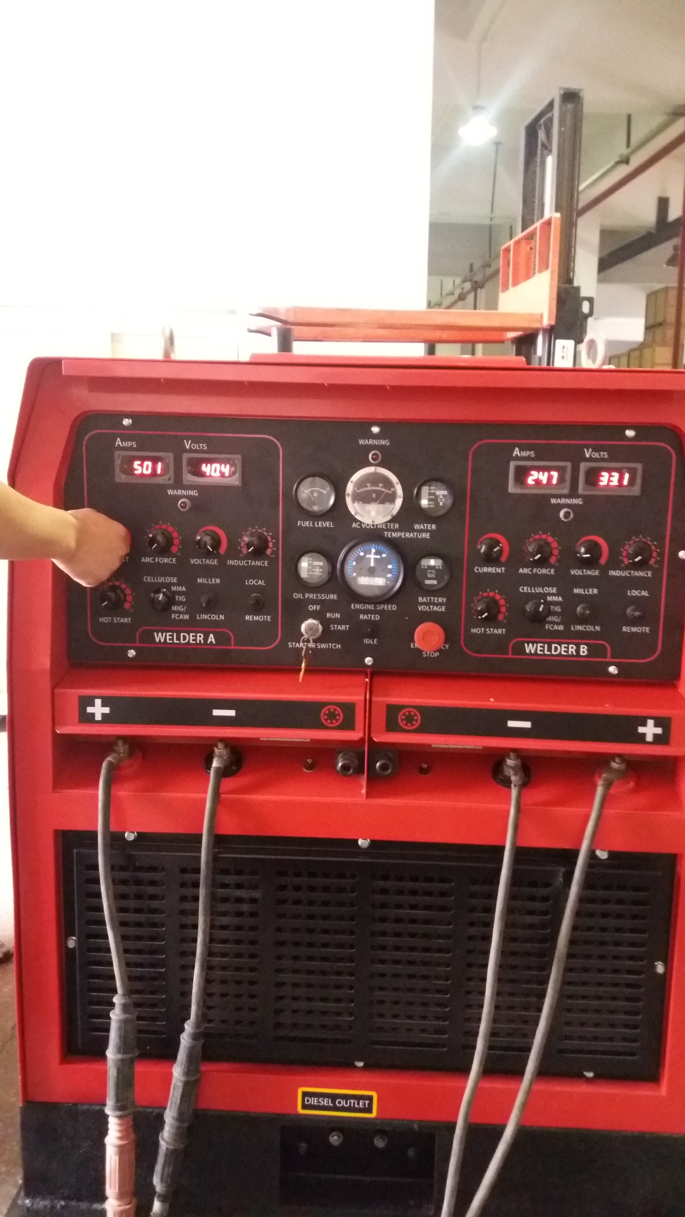 H1000 Engine Driven Welding Machine With 500A x 2 Dual Welding Positions