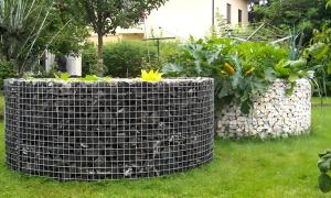 China 4mm Dia Welded Gabion Wire Mesh Basket Stone Cages Gabions on sale