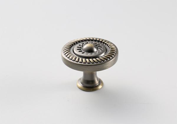 Quality Electroplated Lacqer Handle Furniture Dresser Kitchen Drawer Pulls And Knobs for sale