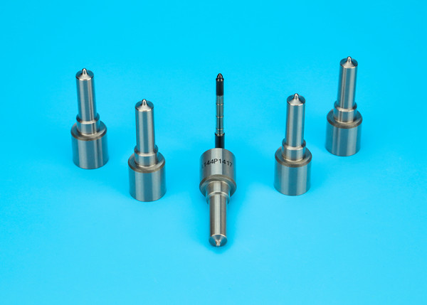 Bosch Common Rail Injector Nozzles 0445120075 High Speed Steel Material DLLA137P1577 , 0433171966