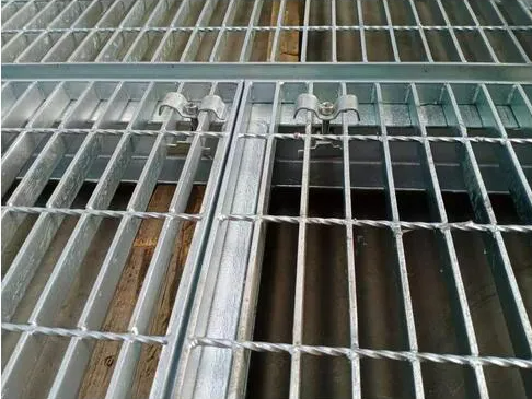 Iron Square Grid Machine Forge Welding Galvanized Steel Stair Treads and Steel Grating Stairs