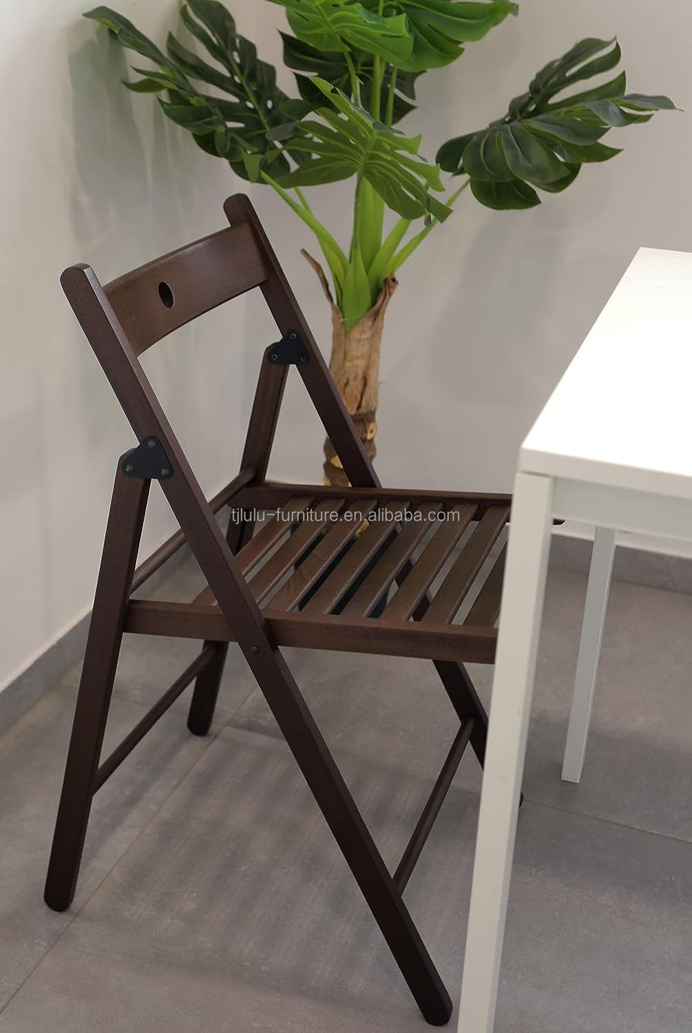 Modern Finish Nitrolacquer Wooden Folding Chairs for Hotel and Event Usage in 2023