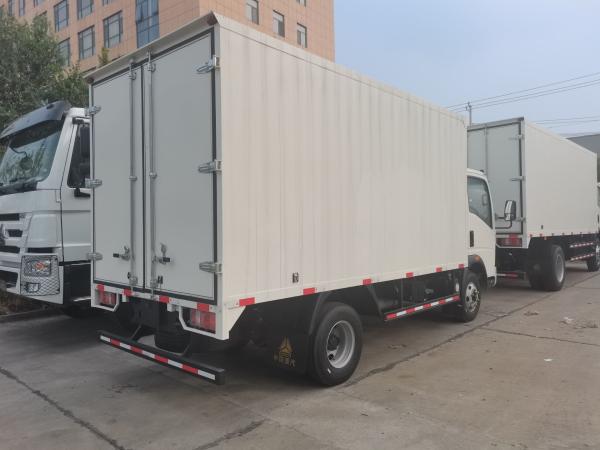 Quality SINOTRUK HOWO Professional Light Duty Trucks Low Noise For Construction Business RHD for sale