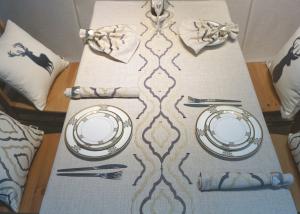 Country Style Geometric Decorative Table Cloths Embroidered Linen Cotton Material