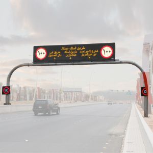 EN12966 25mm VMS Traffic Signs Solar Powered LED Trailer Screen