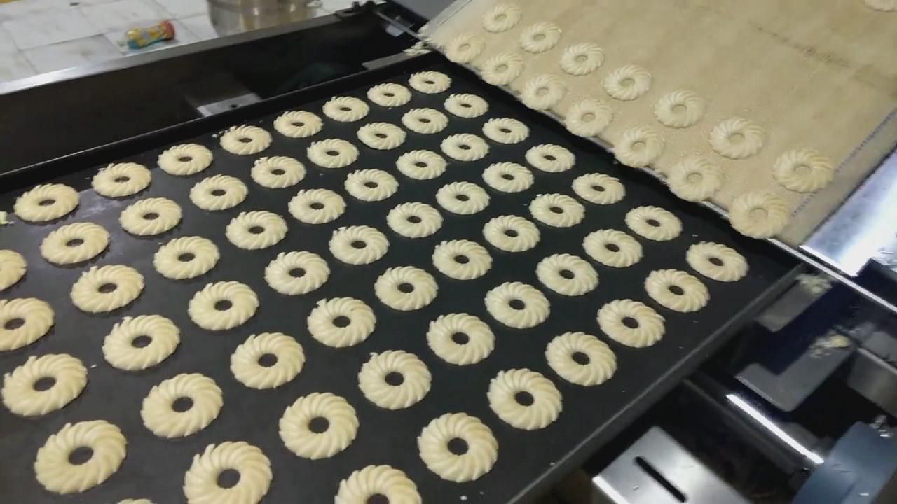 Hot Sales Tray Type Soft Biscuit Small Cookie Froming machine/ Rotary Moulder Biscuit Making Machine Factory Price