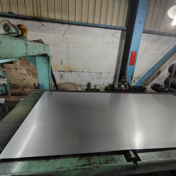 Cold plate: complete specifications (0.4-3mm thickness), various materials (Q235/SPCC, etc.), silver appearance, widely used in many fields