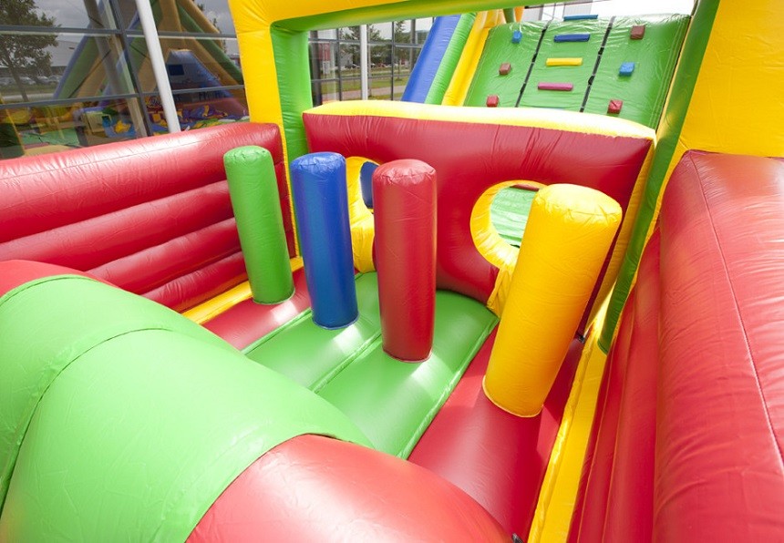 17.5m Kids Multi Color Obstacle Course Bouncy Castles Run For Fun