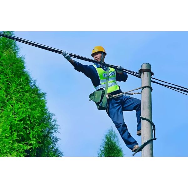 Waterproof Fiber Optic Cable 8 Cores Single Mode Crush Resistant