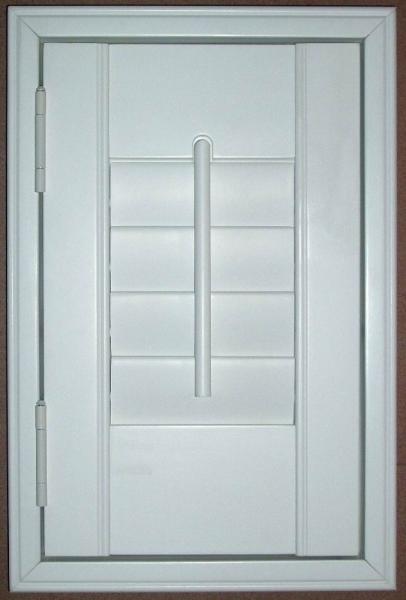 Quality indoor 100% basswood plantation shutters for windows and doors with standard tilt bar for sale