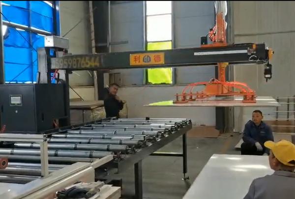 Fully automatic high load-bearing large-sized high-gloss board load and unload