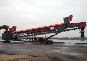 China Mobile Crawler Ship Loader Conveyor For Bulk Material Port Loading Unloading Conveyor on sale