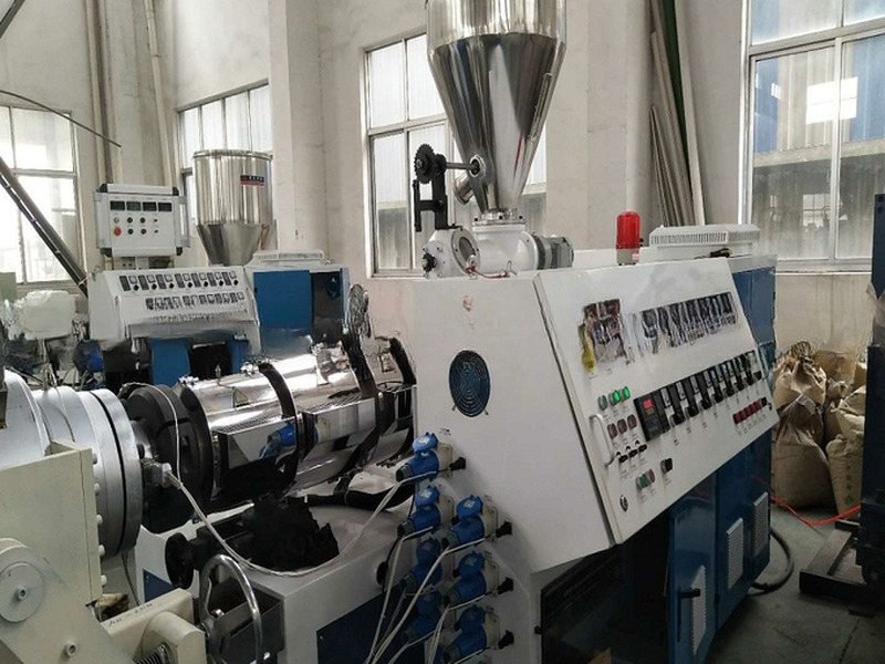 Satisfied HDPE Pipe Extruder Machine