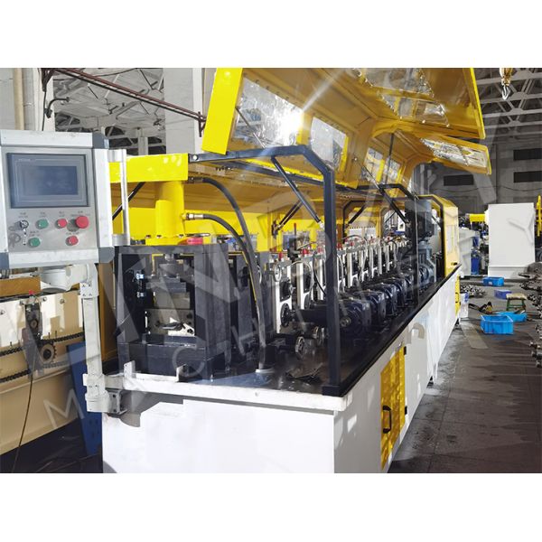 Cast Iron Structure Chain DriveRolling Shutter Door Roll Forming Machine With Hydraulic Cut