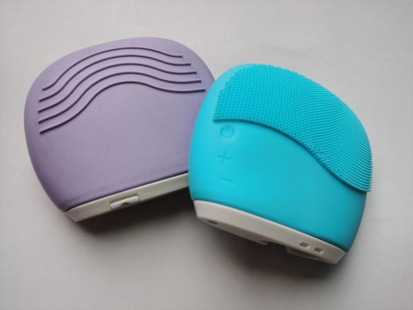 Quality Customized Portable Deep Cleansing Facial Tool Electric Silicone Face Cleanser for sale