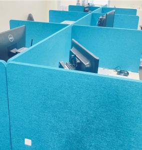 PET Felt 24mm Thickness Desk Acoustic Dividers Customized For Office Privacy