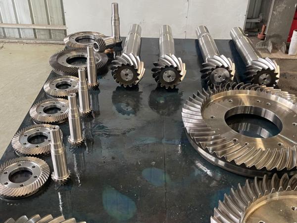 Quality Long Using Life Anti Oil Spiral Bevel Gear Large Size Surface Polished for sale