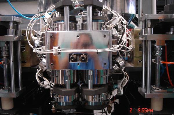 Quality Extrusion Plastic Blow Molding Machine / Shampoo plastic bottle blowing machine for sale