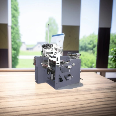 Non Stop No Glue Free Glue-less 4 Four Spindle 2 Shaft Label Turret Slitting Rewinding Machinery