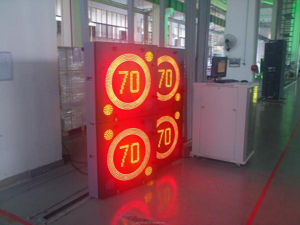 Quality Remote Control VMS Speed Limit Illuminated Directional Traffic Signs for sale