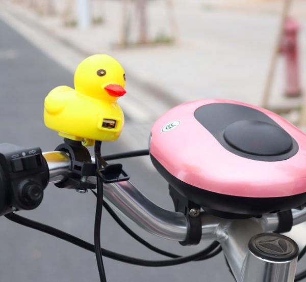 Quality ABS Yellow Lucky Duck Motorcycle USB Charger ROHS Approval for sale