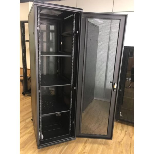 47U Server Rack Cabinet SPCC Rack Mounting With Glass Door 600*600*2200MM