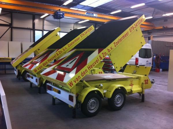 Quality Programmable P16 VMS Trailer Signs Boards Traffic Control Display for sale