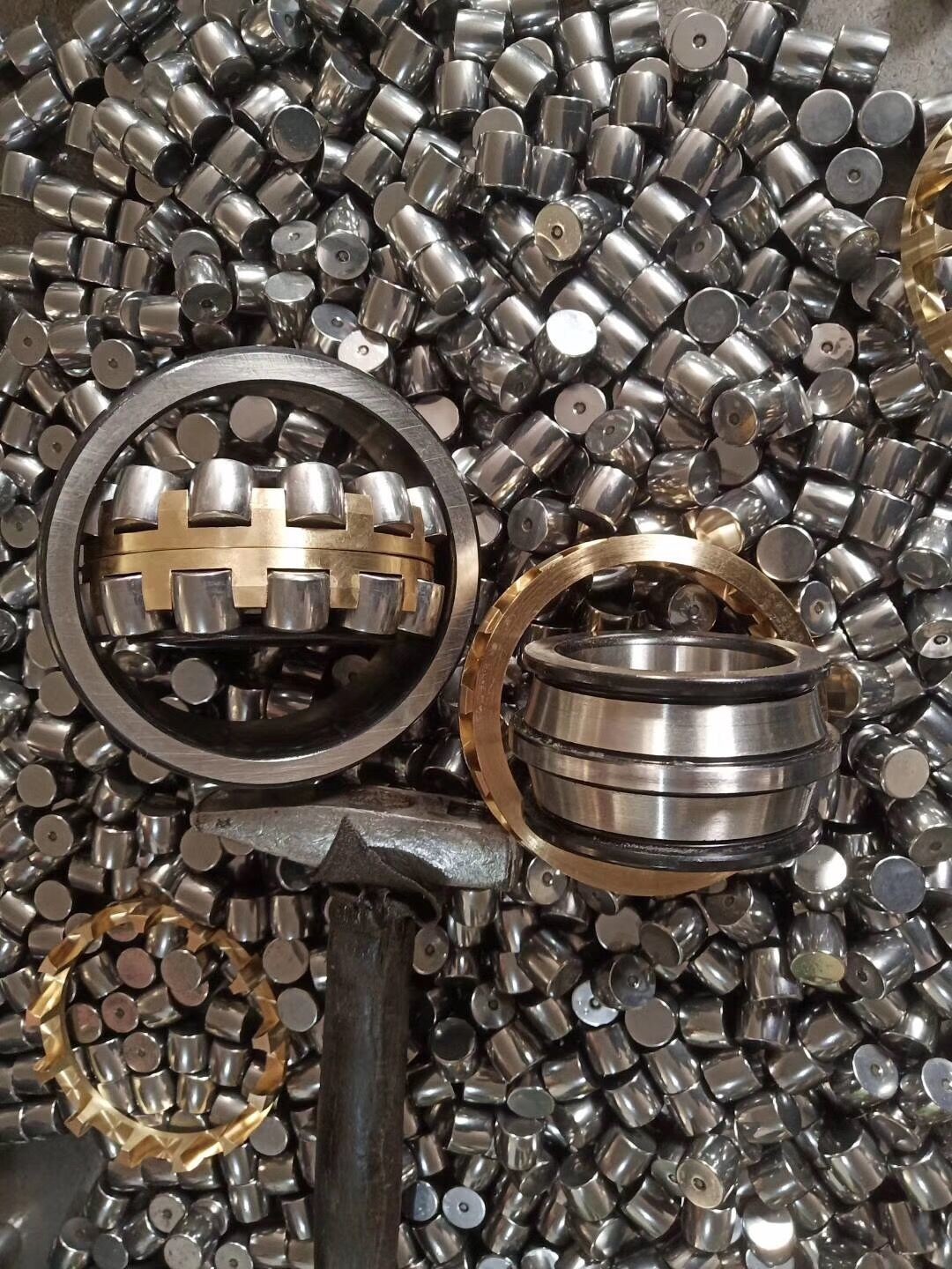 Abrasion Resistance Single Row Spherical Roller Bearing 22206C 30mm Inner Ring Diameter