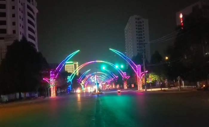 Commercial Buildings Transparent LED Mesh Screen Ip67 Foldable Display