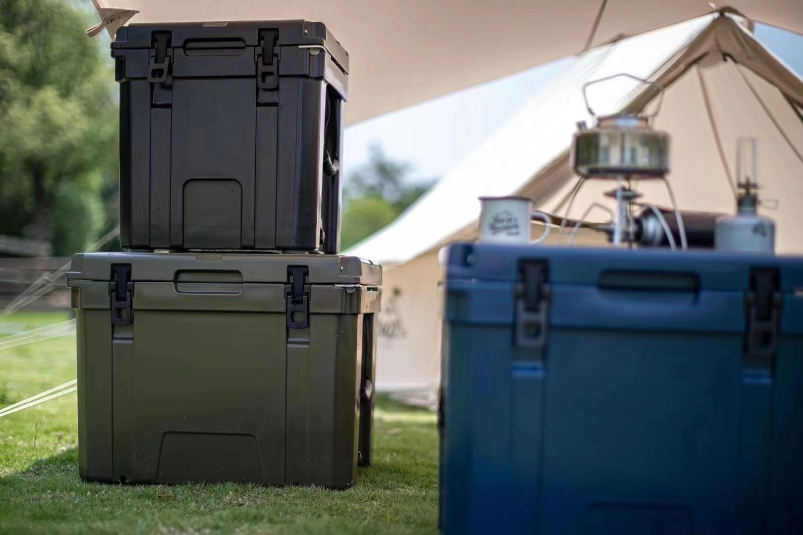 Convenient Handle Rotomolded Lunch Cooler For Customized Preferences