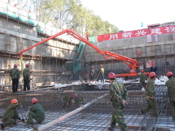 Quality R Shaped 18m Manual Placing Boom For Concrete Distribution for sale