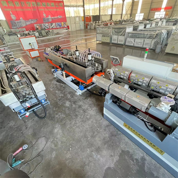 Fully Automatic Plastic Extrusion Machinery PVC PP PE PA Corrugated Pipe Production Line