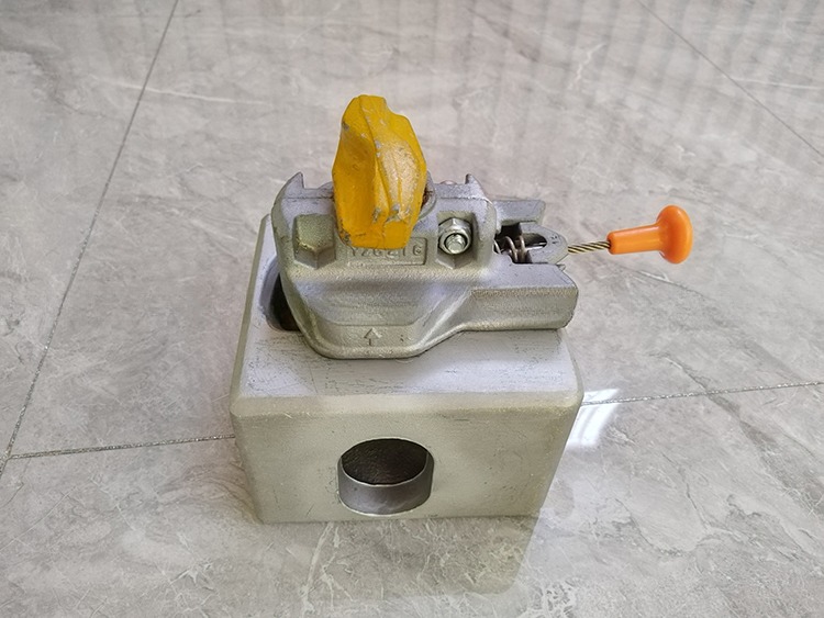 Galvanized Cargo Shipping Container Twist Lock ISO Dimensions Semi Automatic Trailer Locks Suitable for Various Containers