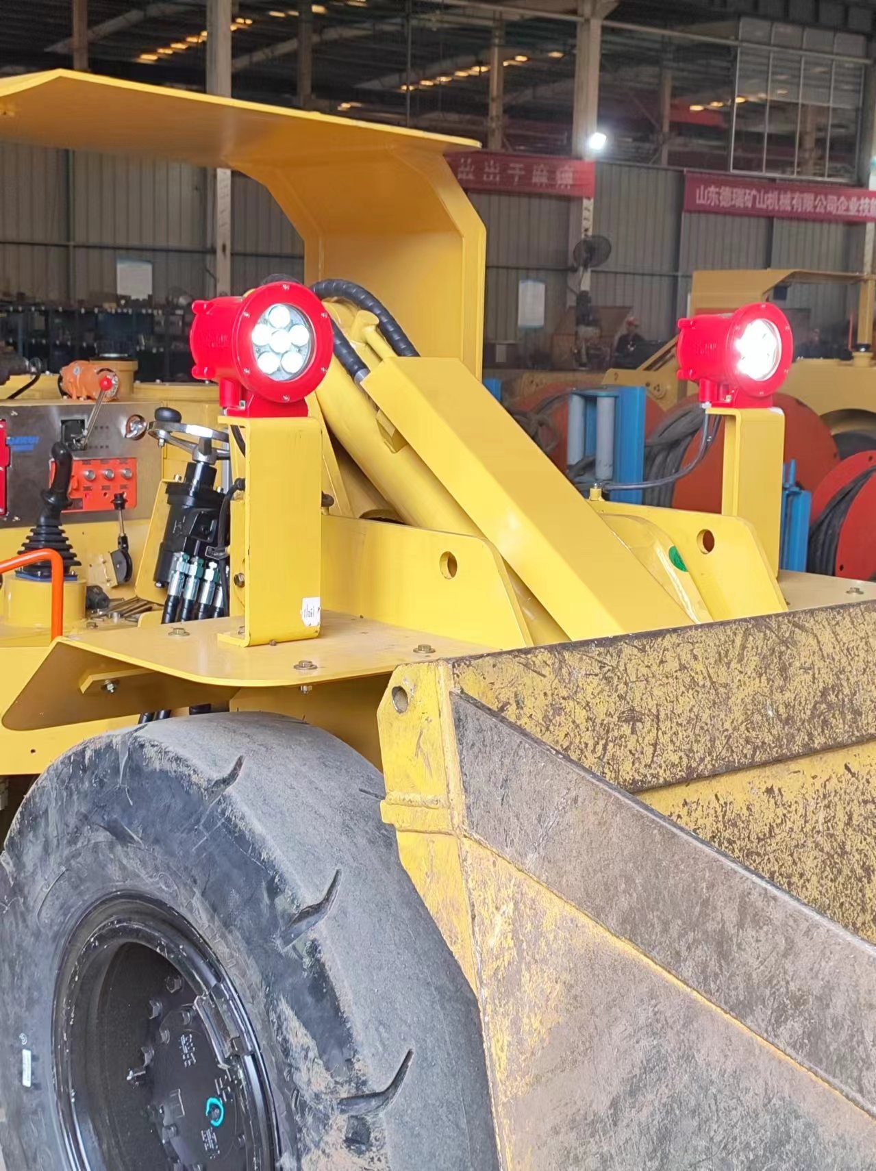 Coal Mine Usage Underground LHD Loader 1 Cube Bucket Capacity Fire Proof Blast Proof Electric Cable Loader
