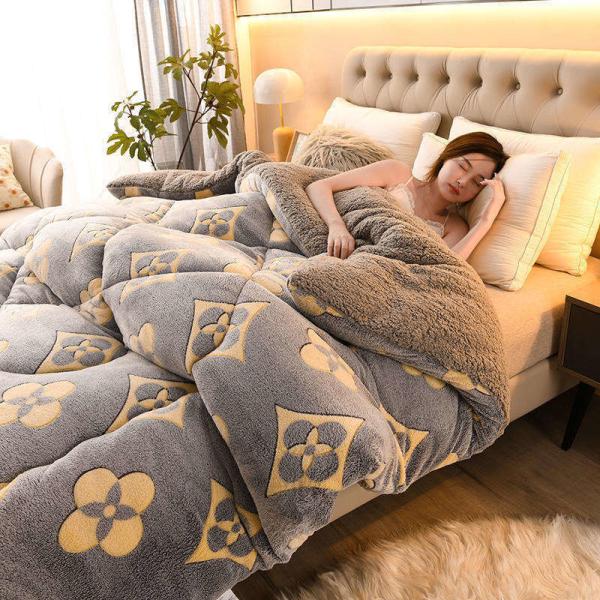 Quality Hotel Bed Queen Size Microfiber Quilt with Customized Design and Printed Pattern for sale