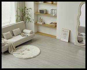 Buy cheap LVT Flooring Width 7.25inch/183mm Matt Or Bright Surface Gloss Wear Layer Top Layer product