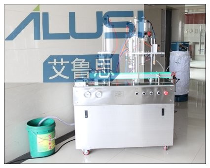 Aerosol Spray Filling Machine, Manual Push Aerosol Filling Machine Semi-Automatic 3 in 1 0.9 M3/Min 0.65-1.0MPa 20-500ml