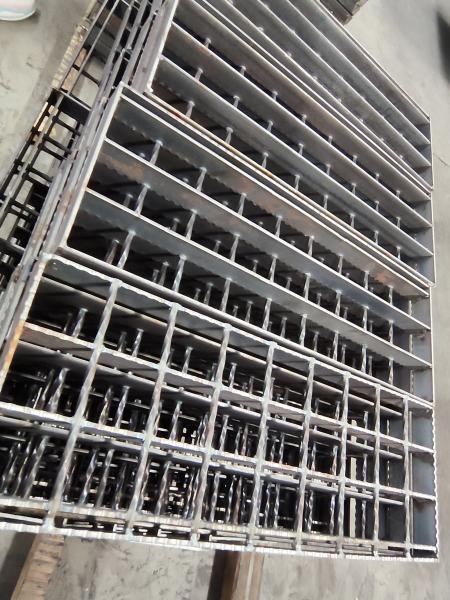 Quality 3000mm Length Anodized Aluminium Open Grating for Optimal Light Transmission for sale
