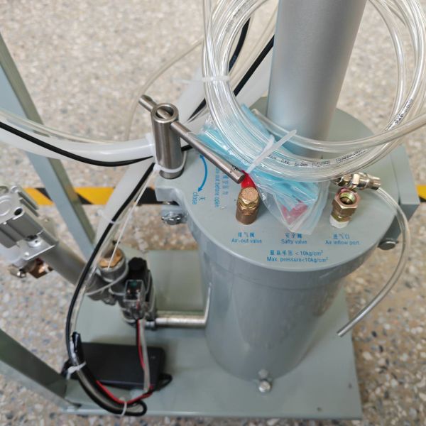 Silicone Robotic Glue Dispenser 2600ml Robotic Adhesive Dispenser 150W