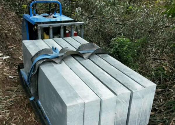 Quality Simple Structure Track Transporter / Rubber Track Dumper With Low Fuel Consumption for sale