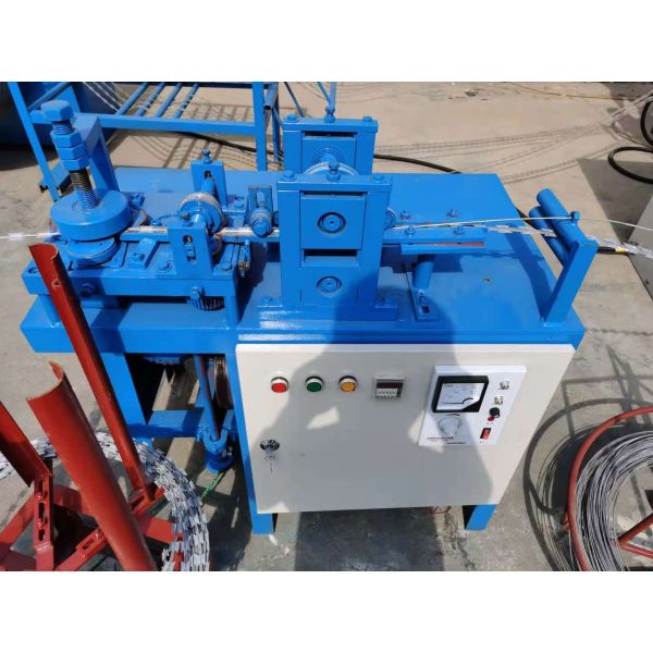 Punch Pressure 40T 9 Strips Razor Barbed Wire Machine , Shaving Blade Making Machine