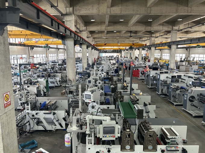 Automatic Label Die Cutting Machine With Hole Punching