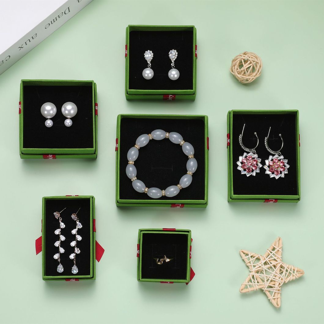 Rigid Lid and Base Gift Box Custom Logo Printed Paper Packaging Jewelry Jewellery Square Ring Necklace Gift Box with Foam Insert