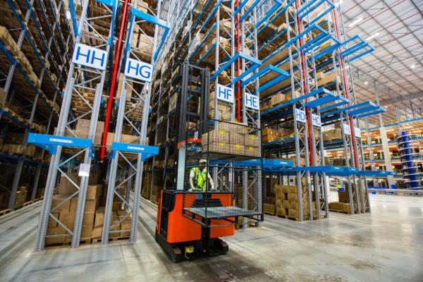 Quality Industrial VNA Pallet Racking Very Narrow Aisle Racking for sale