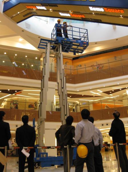 Quality Four Mast Mobile Elevating Work Platform 12m Working Height For Hospitals for sale